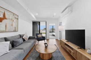 Modern 2-Bed Apartment with Private Balcony - 3