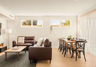 3BR Family Home Near Scarborough Beach Perth - 0