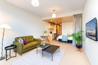 Petone Studio with Balcony & Bath Tub - Sleeps 2 - 0