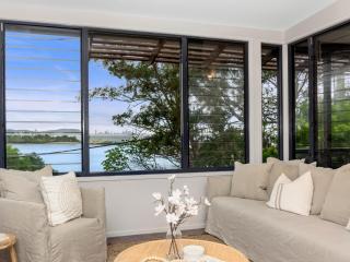 Currumbin Beachfront Haven - 7