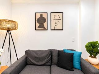 Wellington CBD - Modern 1BR with Pool & Gym - 3