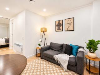 Wellington CBD - Modern 1BR with Pool & Gym - 5