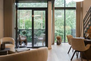 Luxury Top-Floor Stay w-Balcony & Forest View I cohost - 6