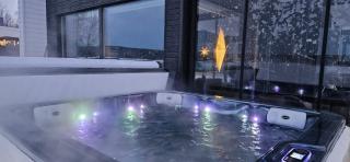 Riverside villa with sauna and jacuzzi - 8