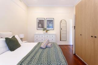 Floreat Family Home - With Kids Play Equipment - 6