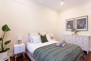 Floreat Family Home - With Kids Play Equipment - 7