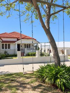 Floreat Family Home - With Kids Play Equipment - 1