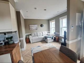 Stylish Galway City 2 Bed with 7 Min Walk to Eyre Square - 0