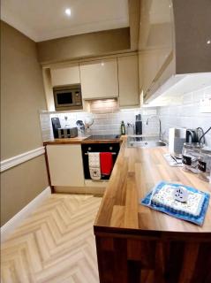 Stylish Galway City 2 Bed with 7 Min Walk to Eyre Square - 4