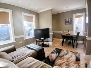 Stylish Galway City 2 Bed with 7 Min Walk to Eyre Square - 3
