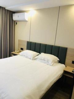 GreenTree Inn Yangzhou Slender West Lake Wencheng Attic Express Hotel - 7