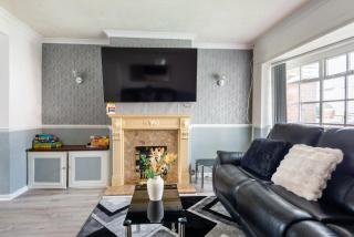 2-Bed Walsall House Free parking work and families - 9