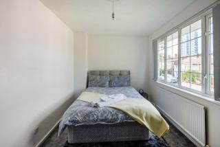 2-Bed Walsall House Free parking work and families - 7
