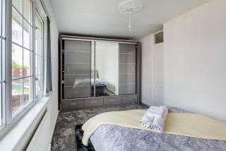 2-Bed Walsall House Free parking work and families - 6