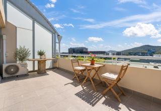 Dana-Ensuite in Central Shared Duplex Apartment - 8