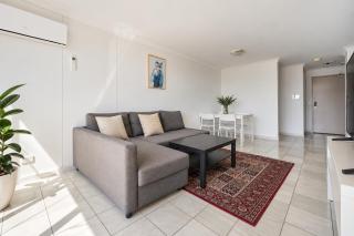 Dana-Ensuite in Central Shared Duplex Apartment - 6