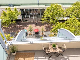 Dana-Ensuite in Central Shared Duplex Apartment - 2