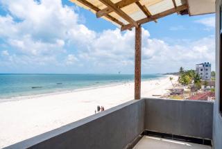 Top-Floor Ocean View 1BR King Bed, 2 Balconies - 9