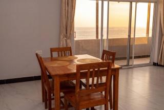 Top-Floor Ocean View 1BR King Bed, 2 Balconies - 7