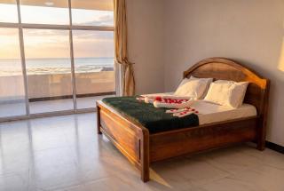 Top-Floor Ocean View 1BR King Bed, 2 Balconies - 1