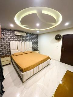 Stayora Elegant Modern Apartment - 4