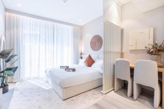 Luxe Central Marina Studio with Rooftop Pool - 8