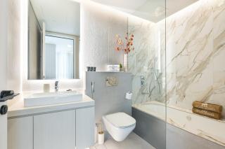 Luxe Central Marina Studio with Rooftop Pool - 5