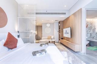 Luxe Central Marina Studio with Rooftop Pool - 4