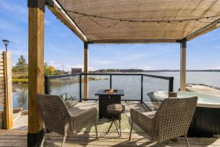 Private Oceanfront Suite Hot Tub & Fireplace - 0