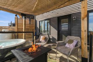 Private Oceanfront Suite Hot Tub & Fireplace - 7
