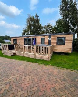 Luxe 6-8 persoons chalet op 5 sterren locatie bij Zuidlaardermeer - 0