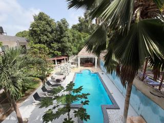 Queen Zee Boutique Apartments - 2