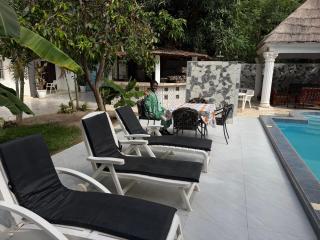 Queen Zee Boutique Apartments - 4
