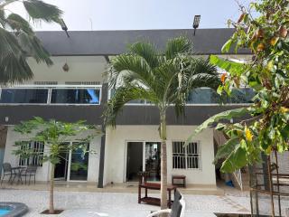 Queen Zee Boutique Apartments - 7