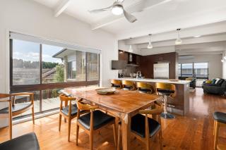 Spacious 4-Bed Home 5-min from the Beach - 7