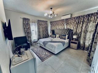 Woodpecker's Guest House - 8
