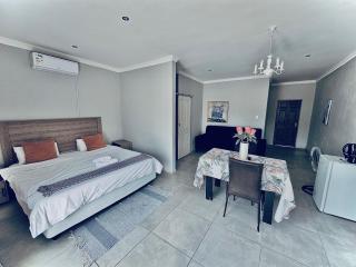 Woodpecker's Guest House - 9