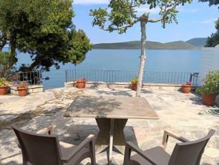 Greg's cottage - beachfront house - 0
