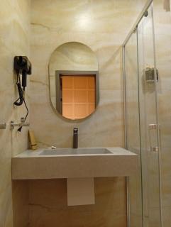 Budget One Room Oldmoney hotel - 3