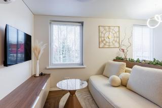 Japandi Inspired Apartment with Free Parking and WiFi - 3
