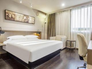 Jinjiang Inn Select Zhenjiang Wanda Plaza Xijindu - 1