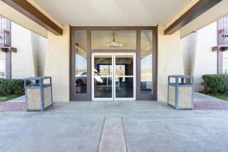 OYO Hotel Tulsa N Sheridan Rd & Airport - 2