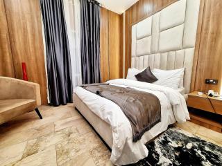 Luxxe Suites By Almond - 0