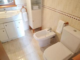 Alojamiento entero luminoso y bien ubicado en Terrassa Barcelona 3habitaciones 2baños - 2