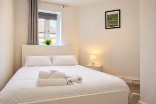 Luxury 3 bed Flat - Free Parking - 5 Mins Walk to City Centre - Sleeps 6 - 8