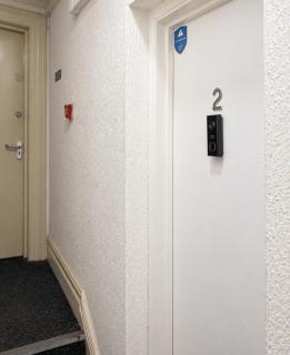 Luxury 3 bed Flat - Free Parking - 5 Mins Walk to City Centre - Sleeps 6 - 4