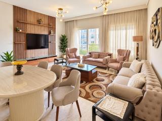 Chic Stays 90 Avenue 3BR Pool View Access - 2