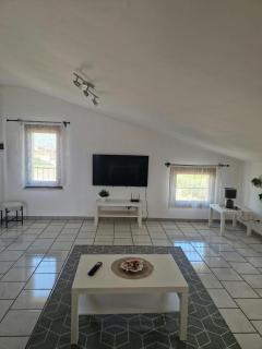 Tra Mare E Monti Apartment - 2