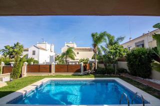 Villa en Playamar - Piscina, Barbacoa y Parking - 9