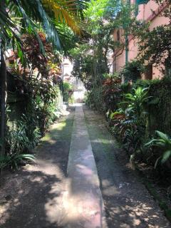 Gupta Kuthi Peaceful Ballygunge Home with Terrace - 0